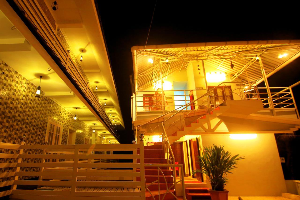 Oyo 4867 Royal Homes Alappuzha Eksteriør bilde