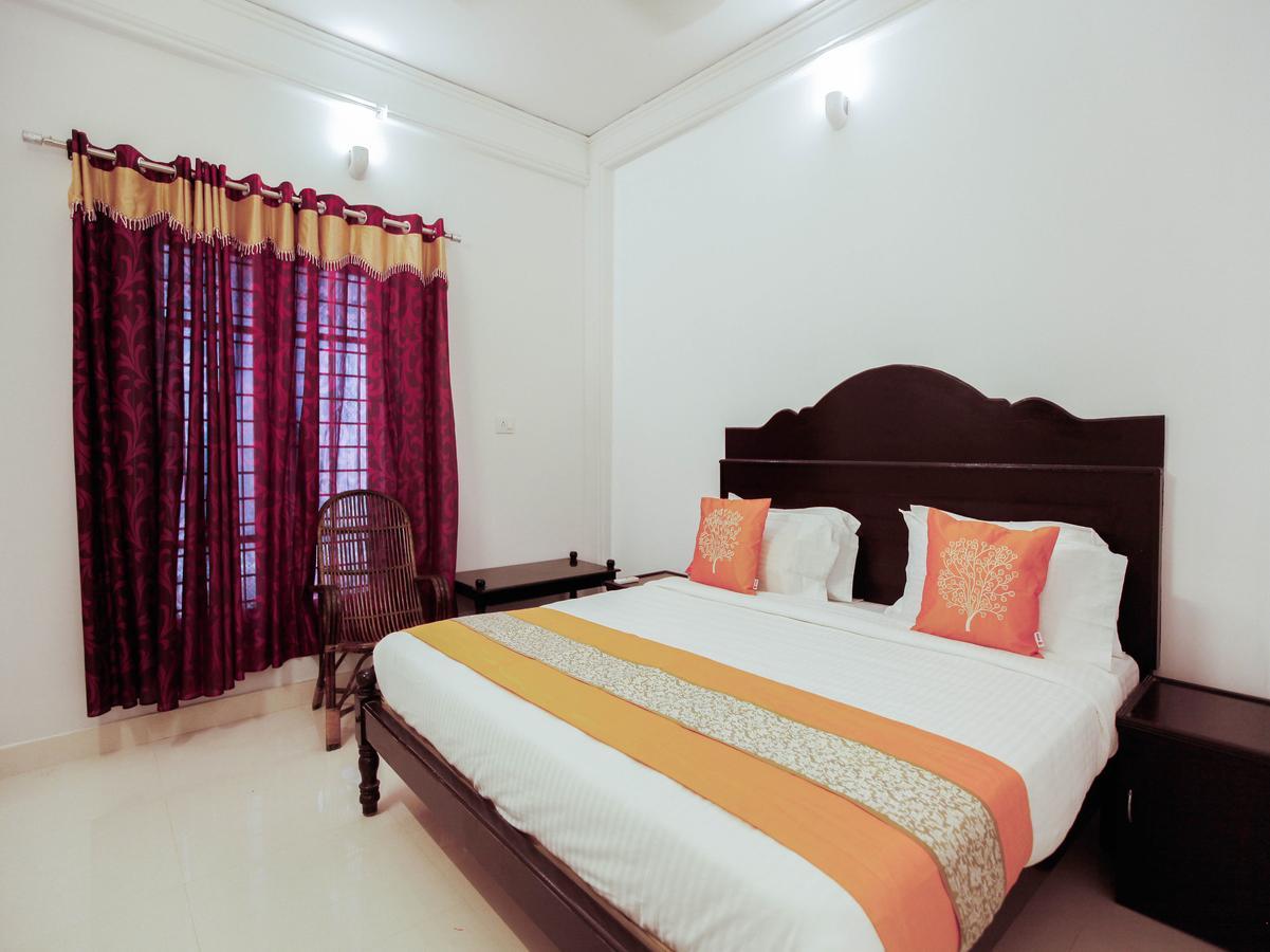 Oyo 4867 Royal Homes Alappuzha Eksteriør bilde